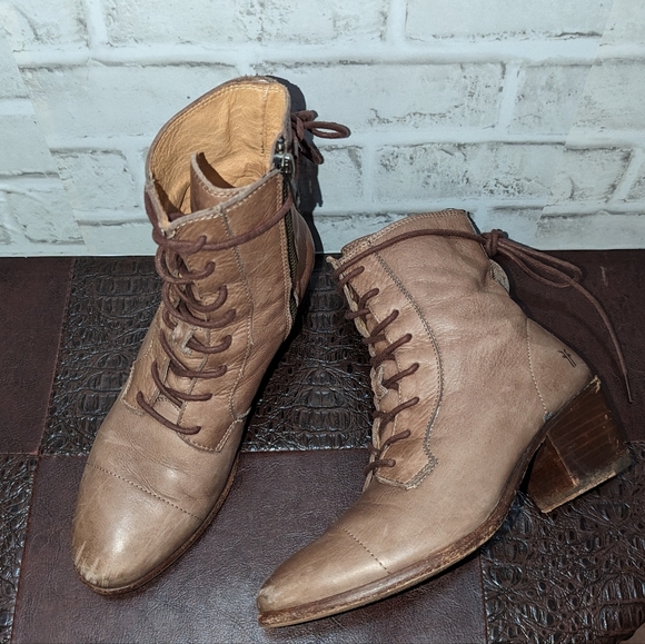 Frye Courtney Tan Brown Antique Style Lace Up Boots size 7 - Picture 2 of 14